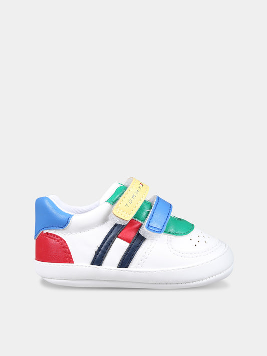 Sneakers bianche per neonati con bandierina e logo,Tommy Hilfiger Junior,T0B4 33320 1582Y913
